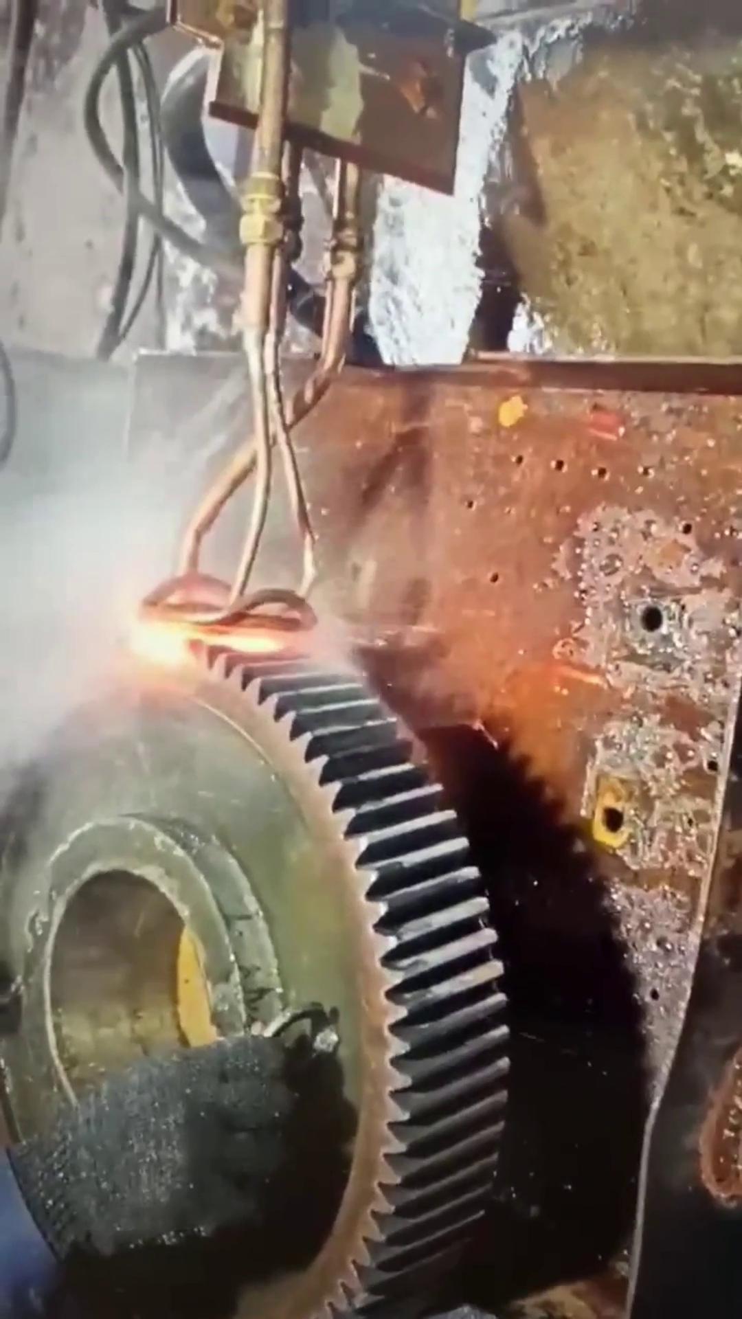 大齿轮淬火 单齿淬火用中频HULUWA葫芦娃18禁污网站入口 高频HULUWA葫芦娃18禁污网站入口