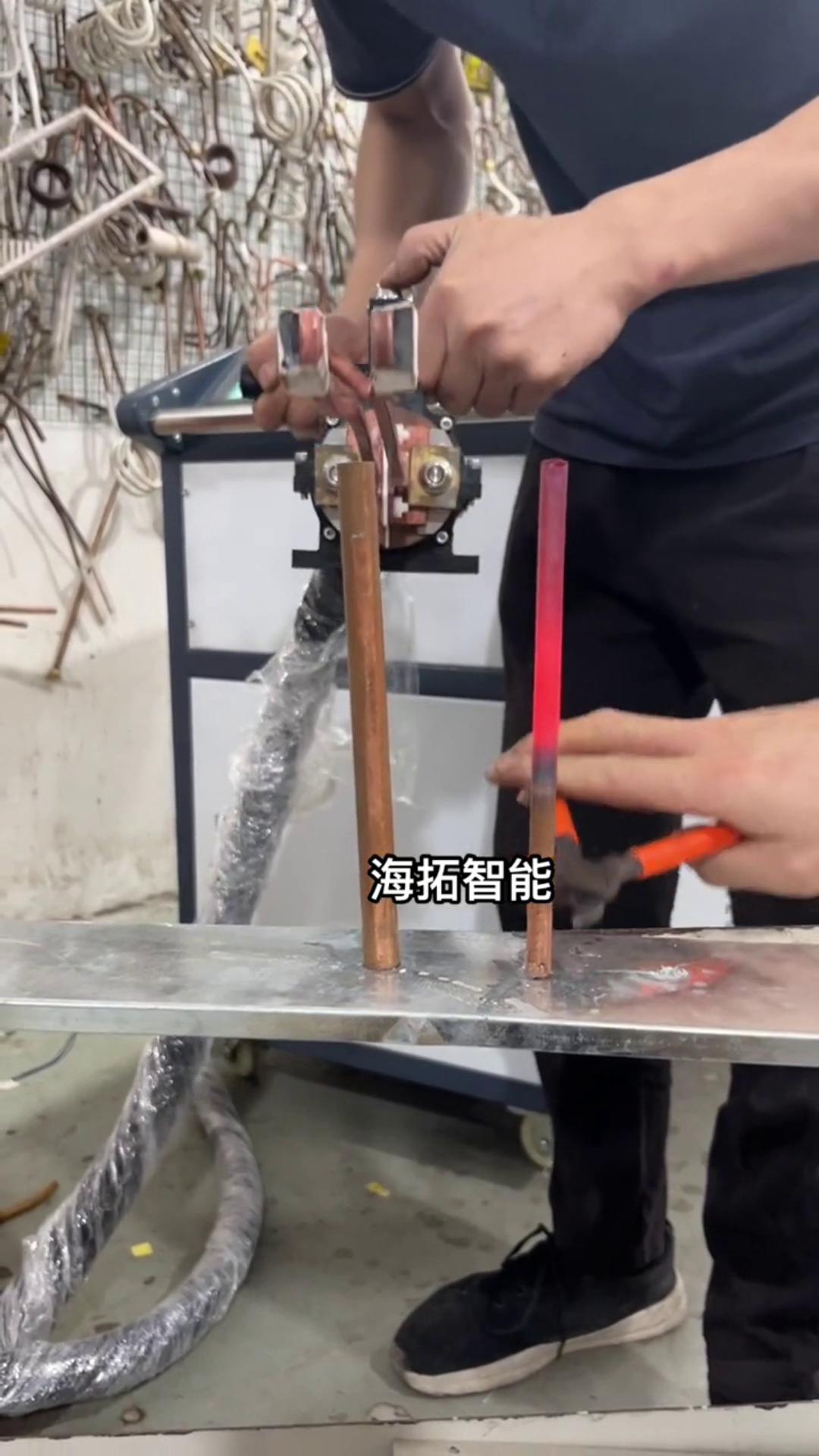 铜管加热退火有难度吗？没有！只要用了葫芦娃视频污APP下载智能HULUWA葫芦娃下载入口安卓加热设备，什么淬火退火加热焊接一切都不是问题。 
