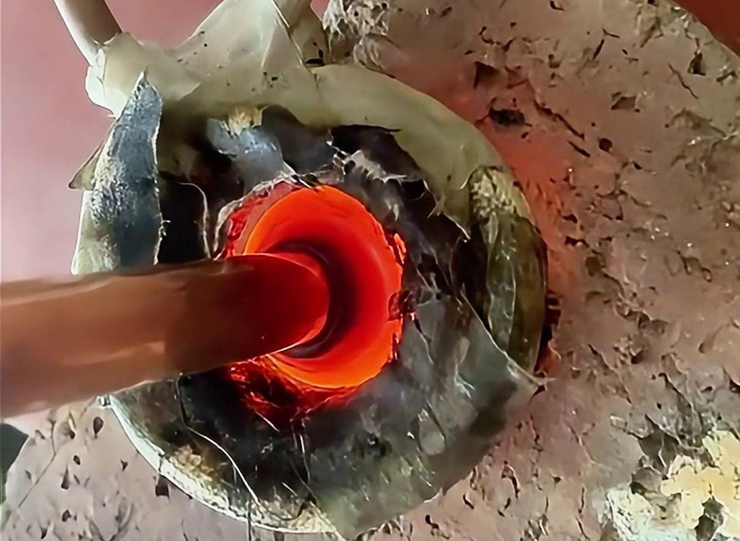 高频机焊接铜管具有高效、高质量、操作简便和环保节能等优点，因此在铜管焊接领域得到了广泛应用。