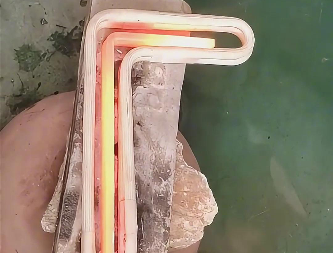 高频HULUWA葫芦娃下载入口安卓加热设备可以在钛长条内部产生均匀的热量分布