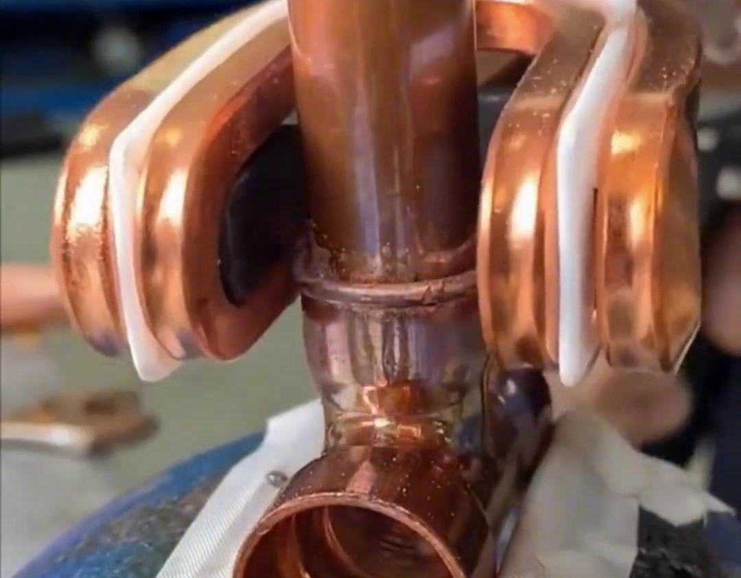 手持式高频焊机在焊接22毫米直径铜管， 22毫米铜管三通接头