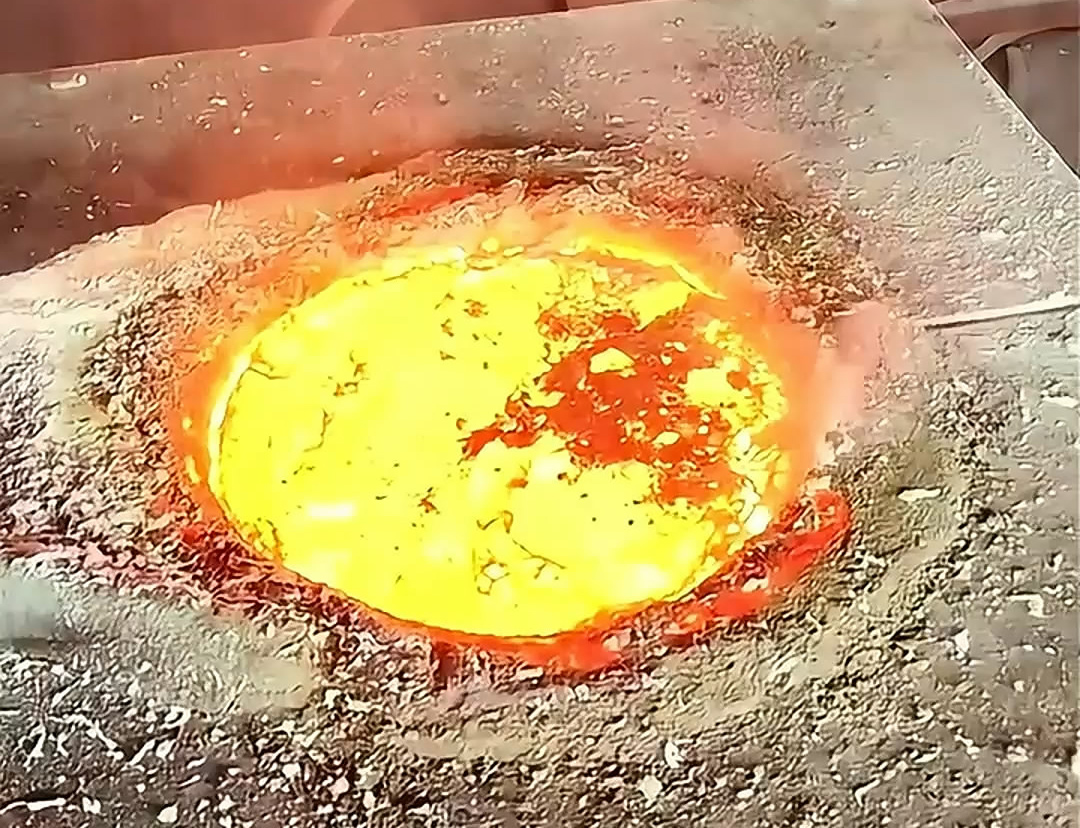 25kW 中频HULUWA葫芦娃下载入口安卓熔炼炉：20 公斤废铁高效回收解决方案(图4)