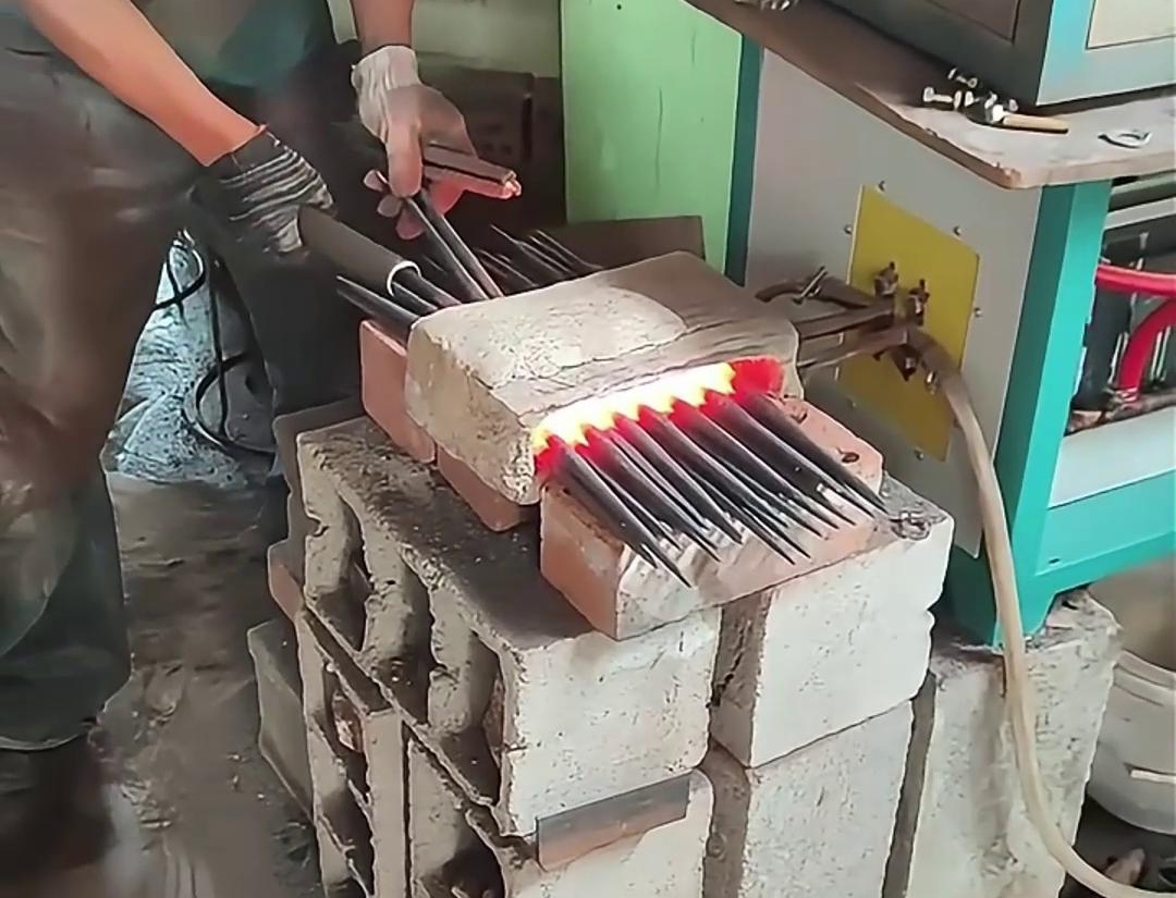 超音频HULUWA葫芦娃下载入口安卓加热设备为金属毛坯棒料的加热提供了解决方案(图1) 超音频HULUWA葫芦娃下载入口安卓加热设备为金属毛坯棒料的加热提供了解决方案(图1)