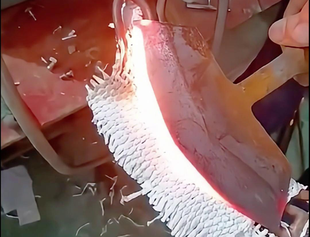 高频淬火机为五金刀具、机械农具等金属制品的淬火热处理提供了理想的解决方案