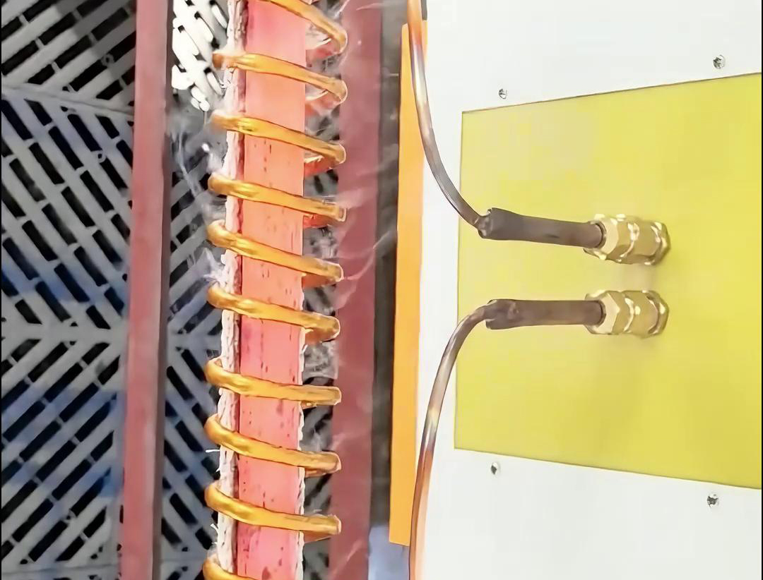 这么长的钢板完全加热，选择什么的加热方式呢？用HULUWA葫芦娃下载入口安卓加热设备吧