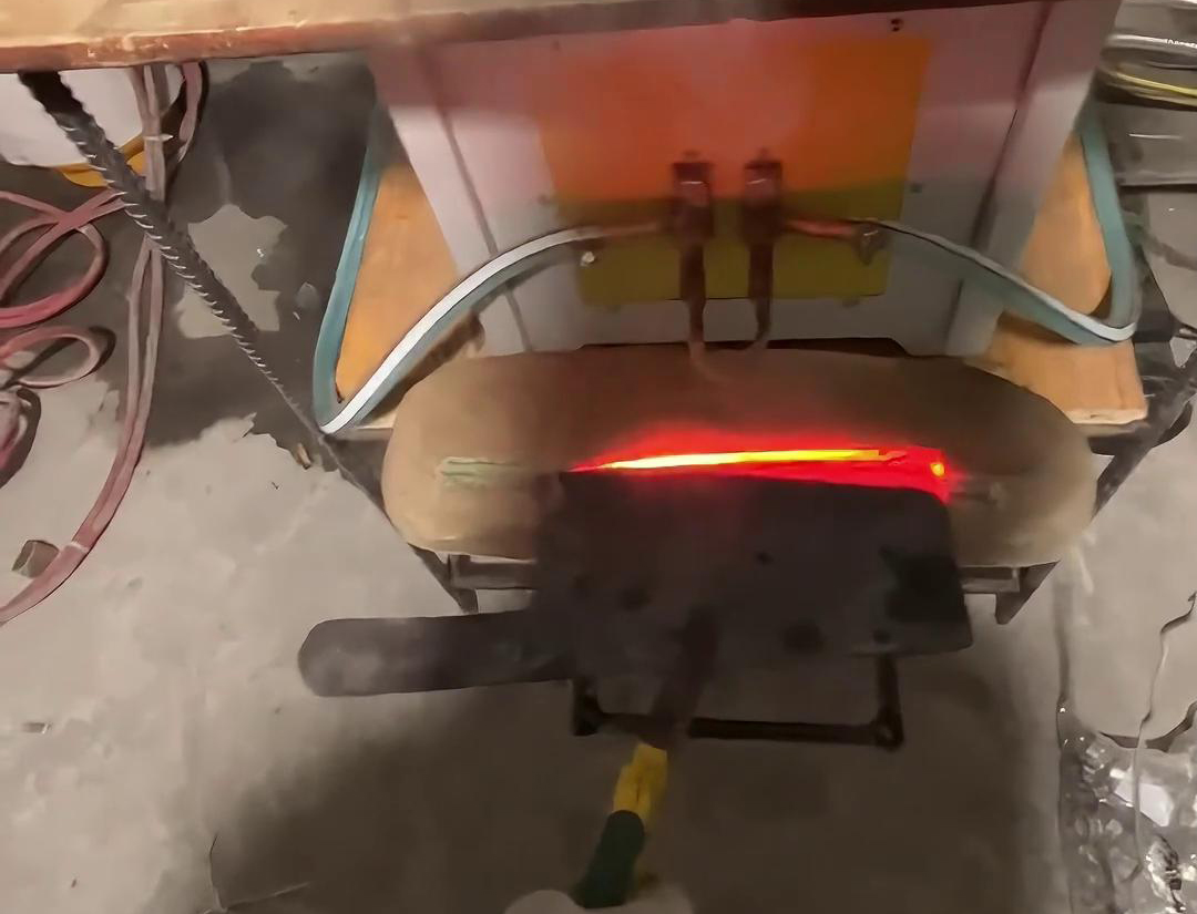 菜刀刃口用超音频HULUWA葫芦娃18禁污网站入口淬火，你知道为什么只淬火一点点吗？