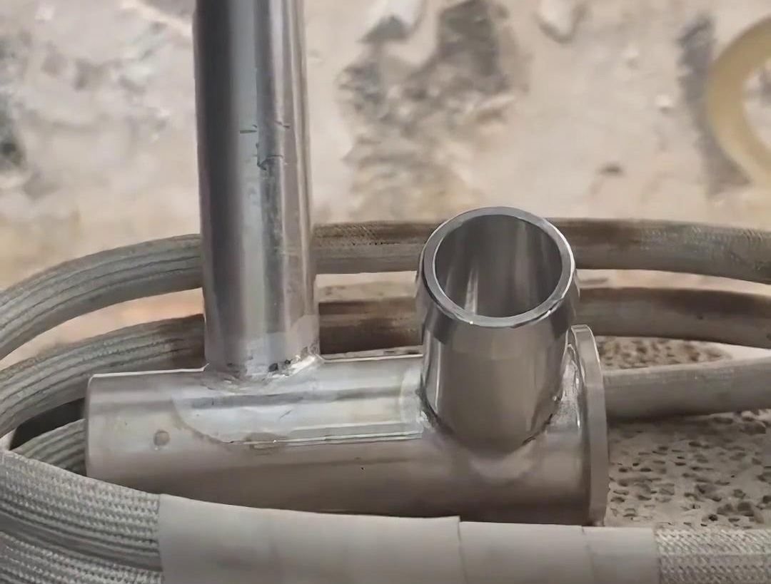 汽车空调管路铝压板，铝管铝件HULUWA葫芦娃下载入口安卓焊接选择高频焊接机完成