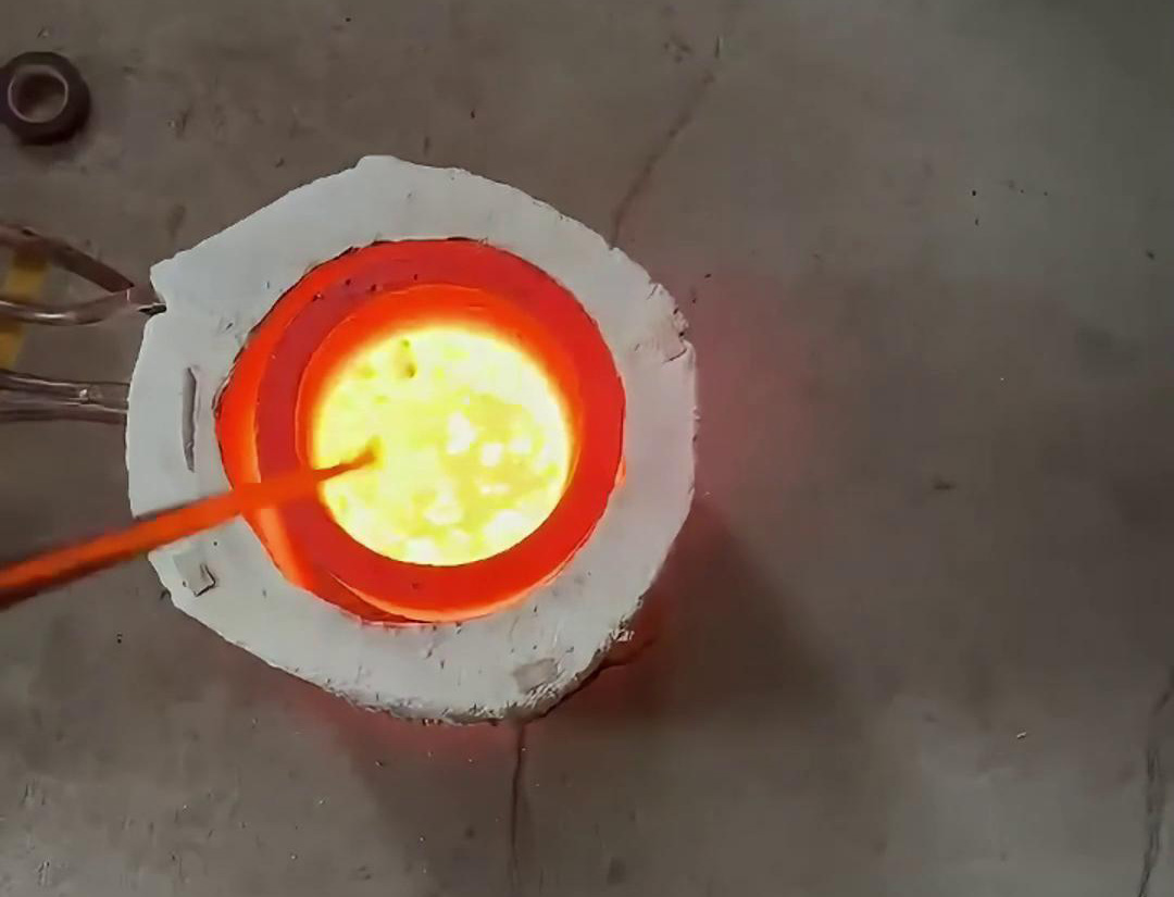 珠宝金银首饰加工就用这款只要220V的小型高频熔炼炉