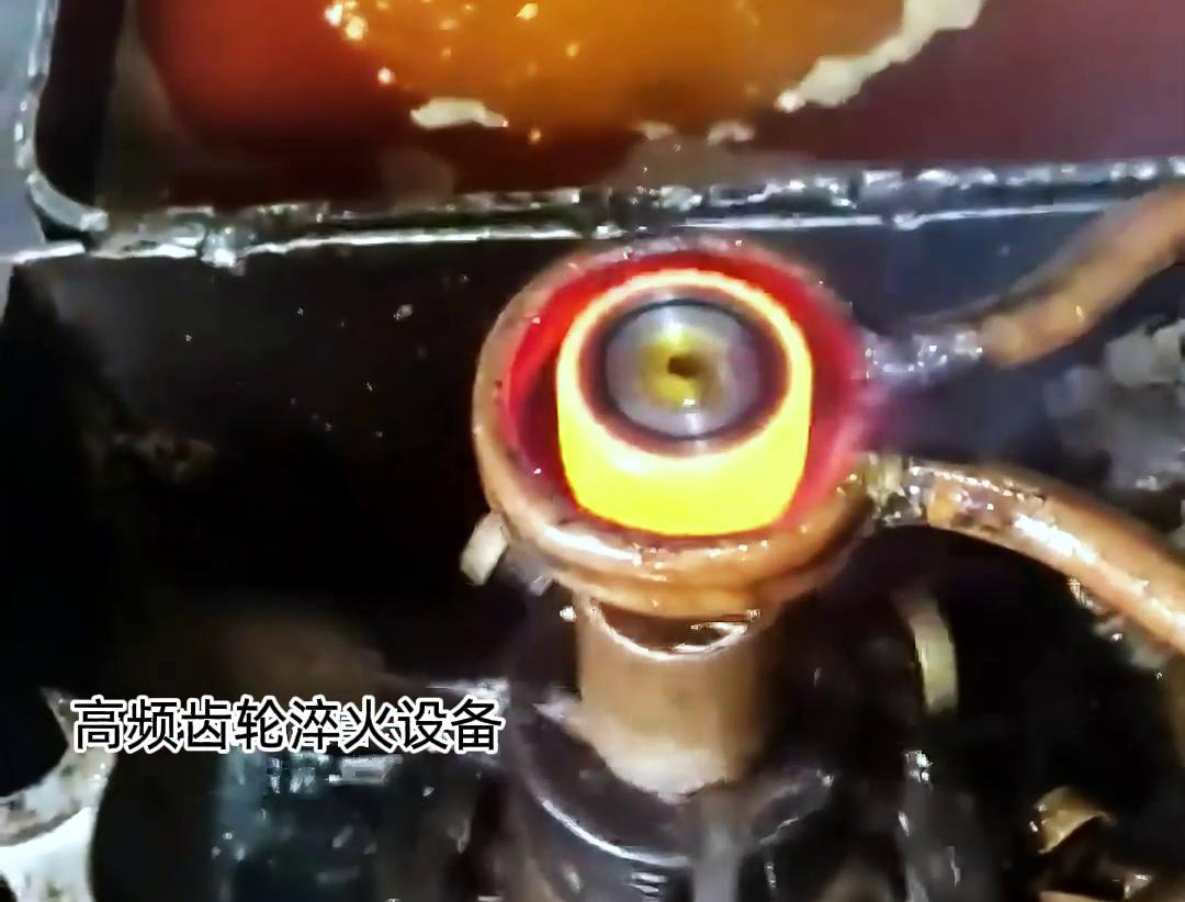 数控自动化淬火机床通常需要定制化生产-适合轴齿轮淬火热处理(图1) 数控自动化淬火机床通常需要定制化生产-适合轴齿轮淬火热处理(图1)