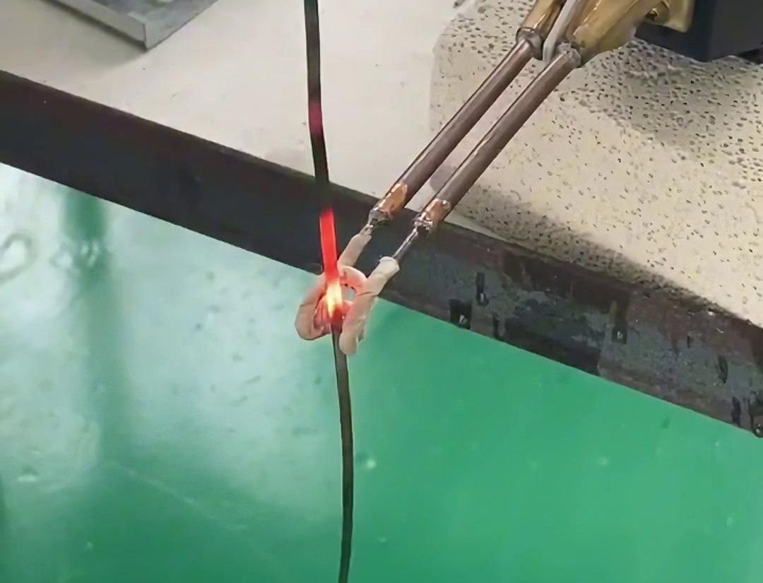 220V电压的超高频HULUWA葫芦娃下载入口安卓加热机对不锈钢线片加热退火热处理