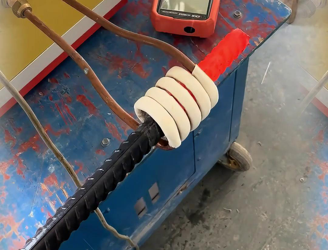 高频HULUWA葫芦娃下载入口安卓加热机可以快速将螺纹钢筋加热到退火温度