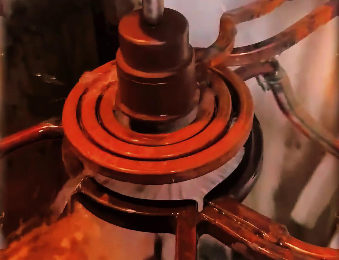 凸轮轴高频淬火是一种高效、精确的热处理方式