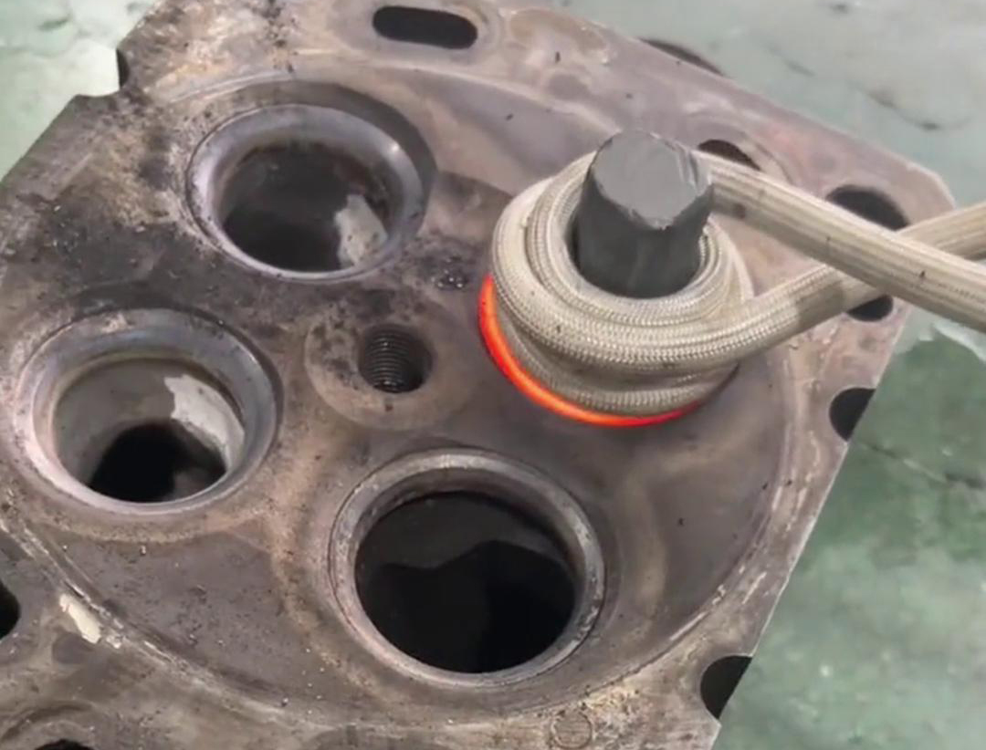 手持式高频加热机在发动机气缸缸套的热拆、热装以及热配合过程