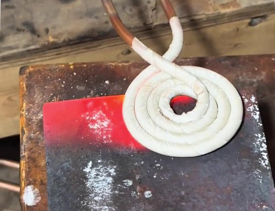 高频加热机：类三角铁锹小型工具淬火热处理的高效之选(图3)