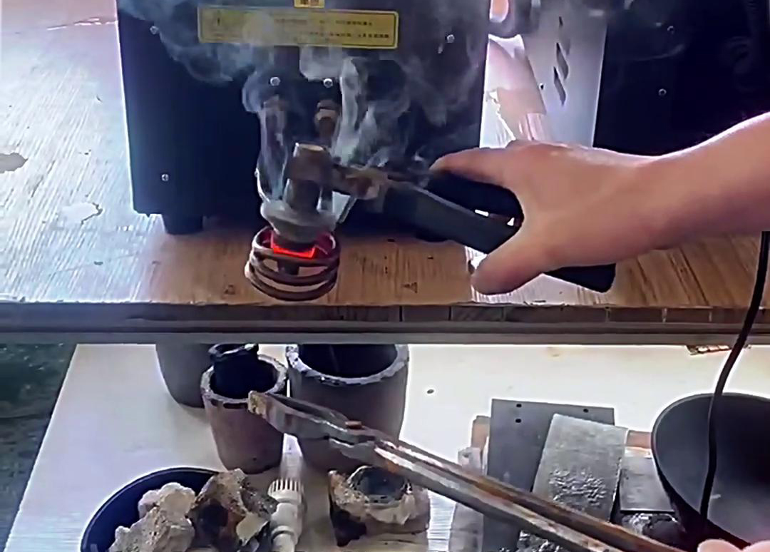 高频加热机已经成功应用于废旧钻头、锯片等工具的合金热拆热取中