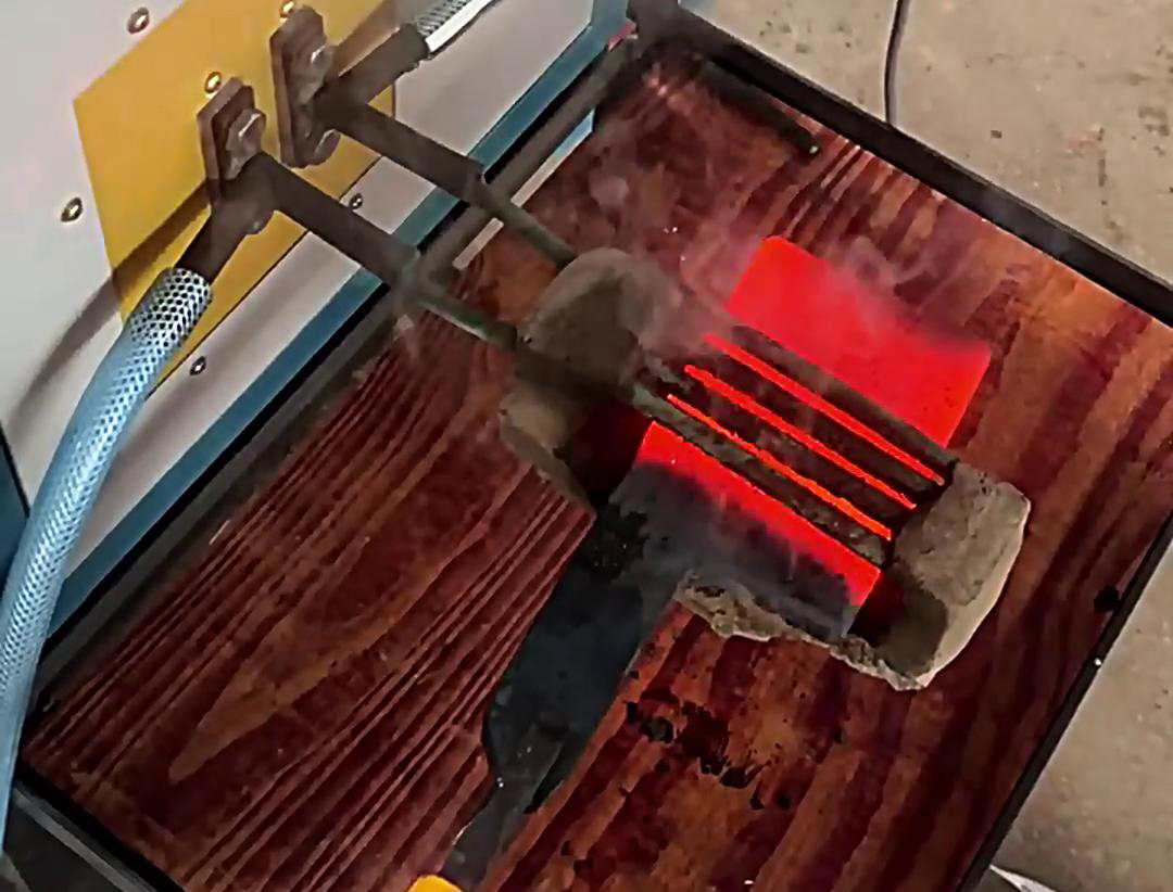 葫芦娃视频污APP下载高频加热炉：打铁好帮手