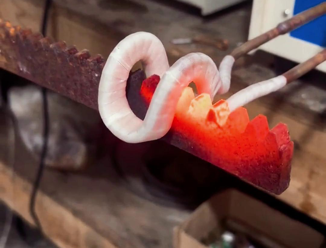 葫芦娃视频污APP下载高频加热机：齿条生产的革新动力