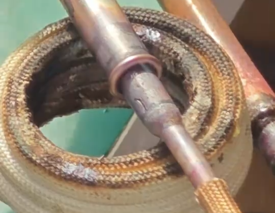 高频焊机焊接铜管时，平焊、立焊、甚至倒焊均可行