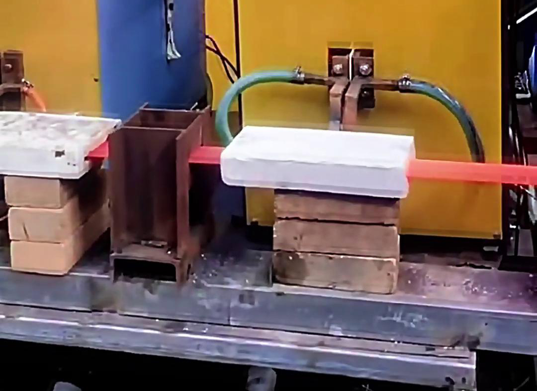 高频HULUWA葫芦娃下载入口安卓加热机在热轧钢板生产线中可快速加热钢坯