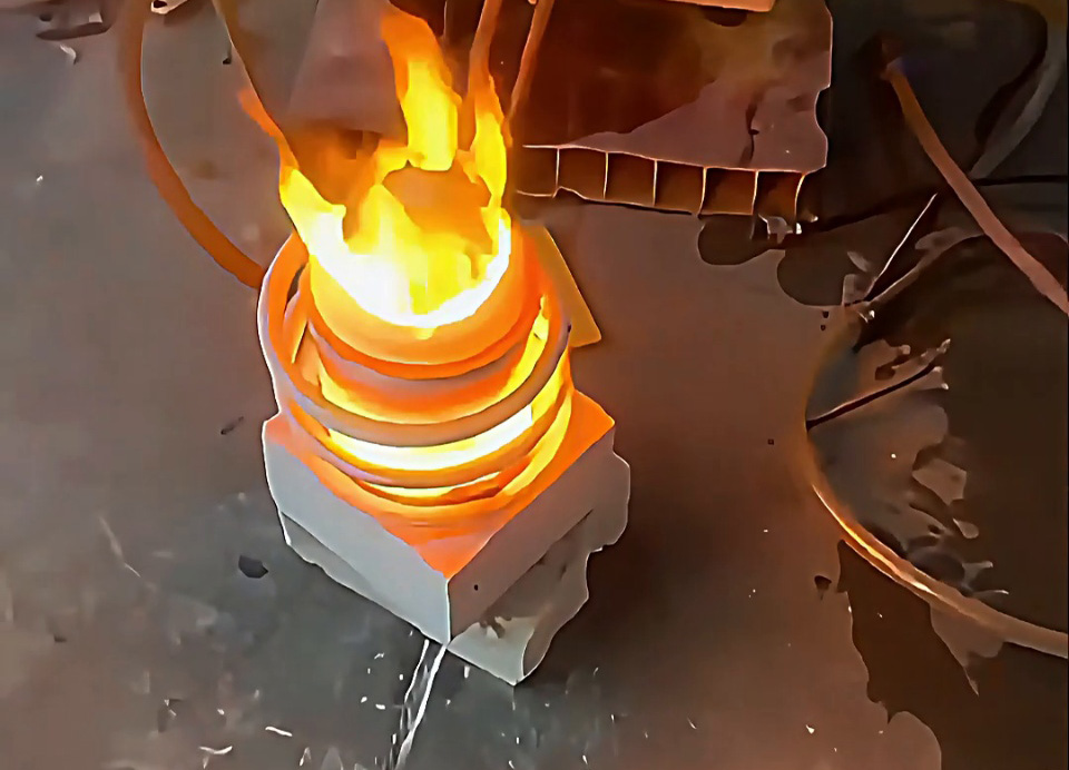 220V高频熔炼炉，受电压与功率限制，只能熔炼2公斤以内贵金属