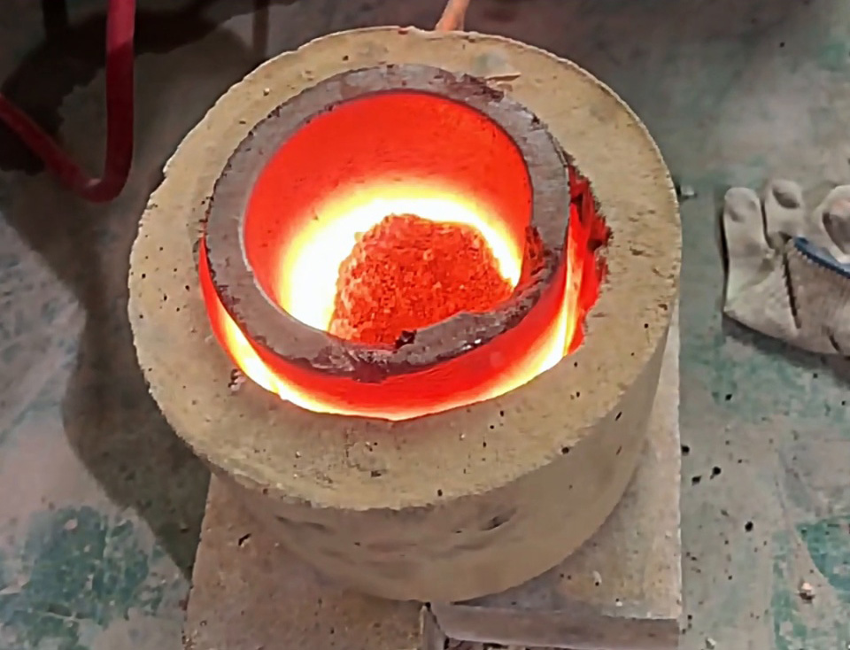 废铜熔炼新标杆:海瑞拓中频熔炼炉,高效环保双在线(图2) 废铜熔炼新标杆:海瑞拓中频熔炼炉,高效环保双在线(图2)